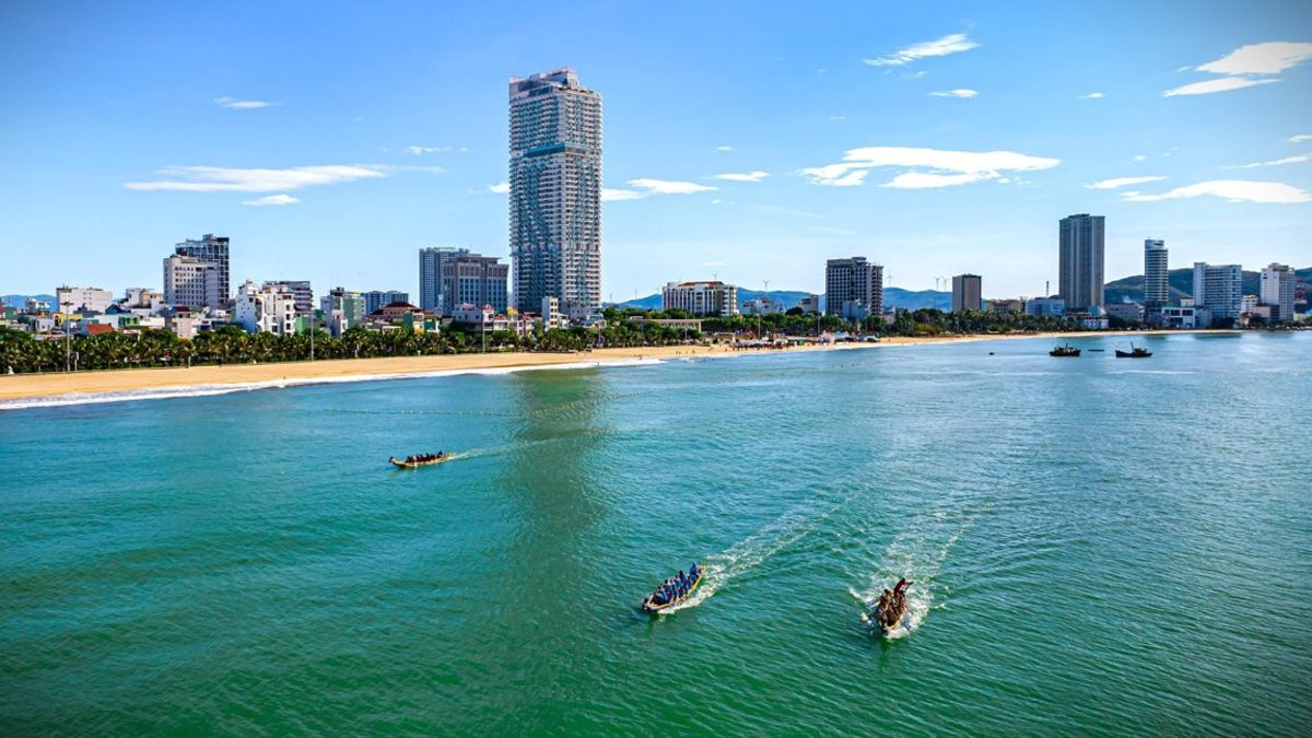 Lễ hội đua thuyền trên vịnh Quy Nhơn